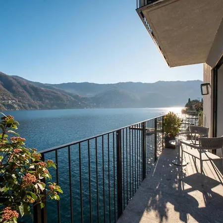 Sull'acqua - Lakefront *